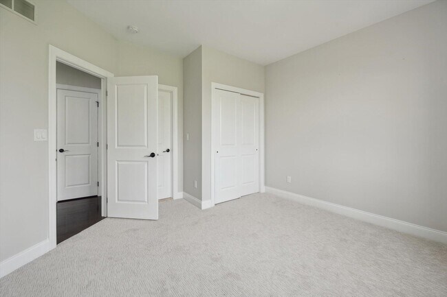 Building Photo - 1840 Tapadera Dr