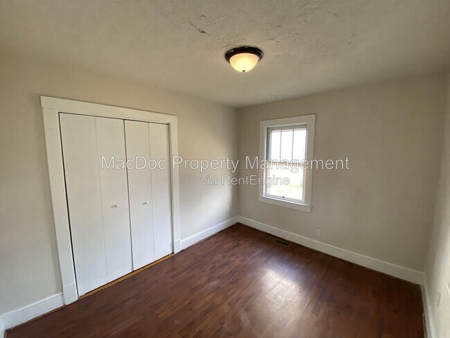 Building Photo - 138 Mansfield St