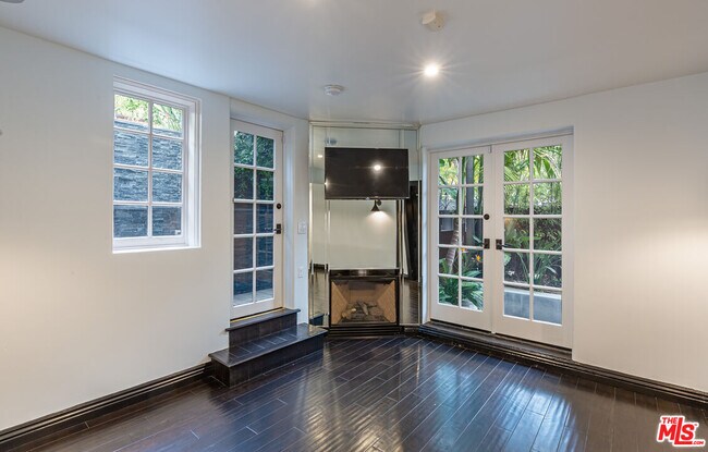 Building Photo - 1467 Kings Rd