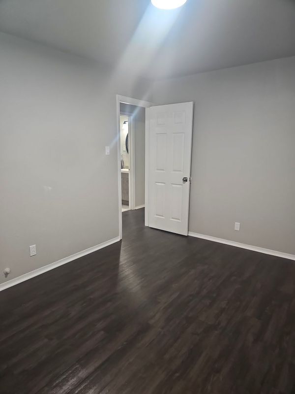 Building Photo - 5003 Lark Ave