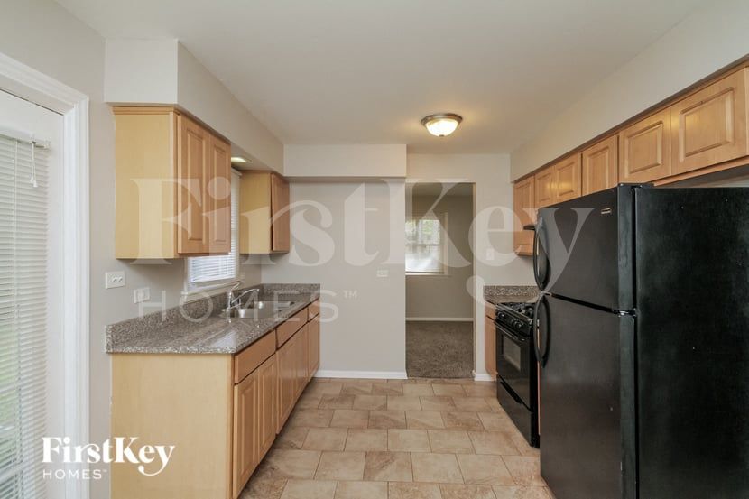 Building Photo - 438 E 191st Pl