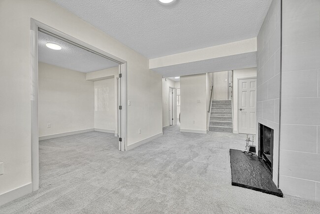 Building Photo - Bright & Updated 3-Bedroom Townhome in Desirable Cherry Creek School District