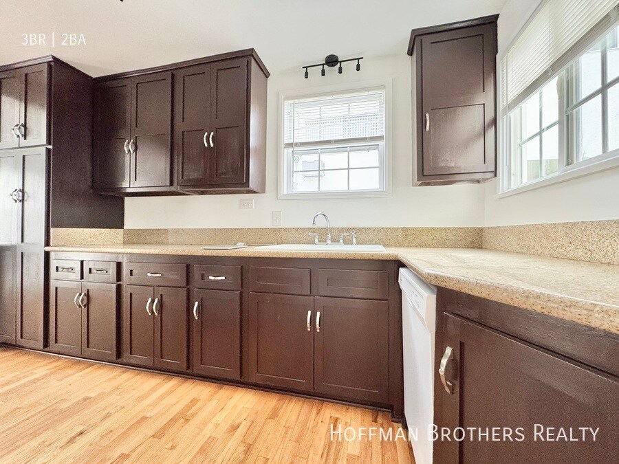 Building Photo - 1450 S Wooster St