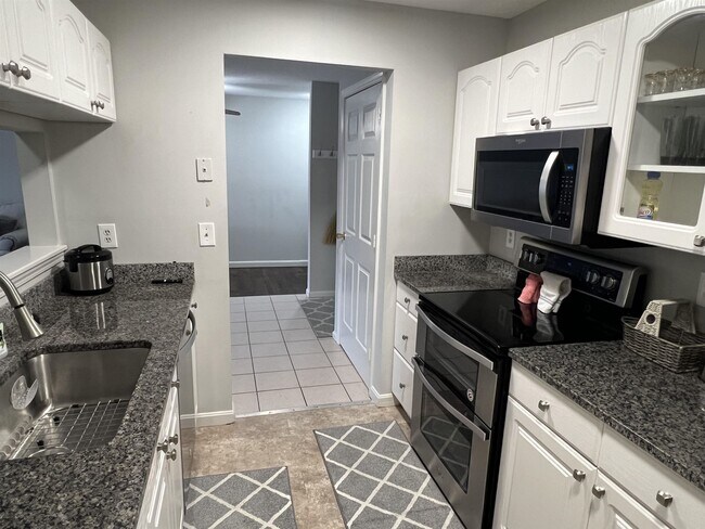 Building Photo - 690 S Porter St