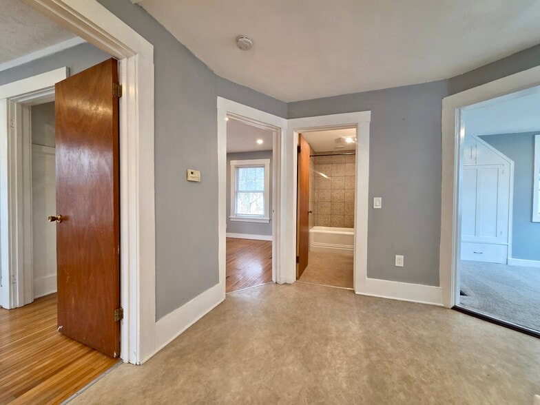 Building Photo - 64 Tryon Park