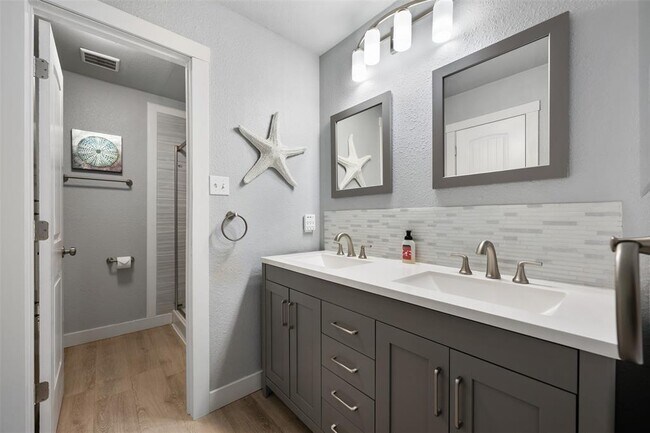 Building Photo - 117 Shady Oak Dr