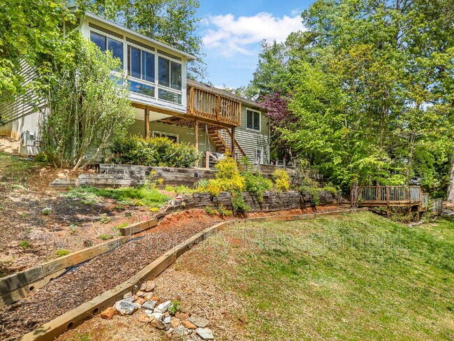 Building Photo - 857 Reems Creek Rd