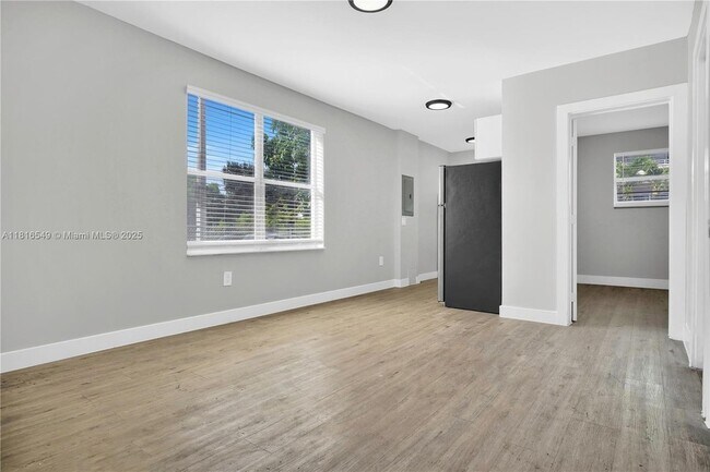 Building Photo - 1315 NE Miami Ct