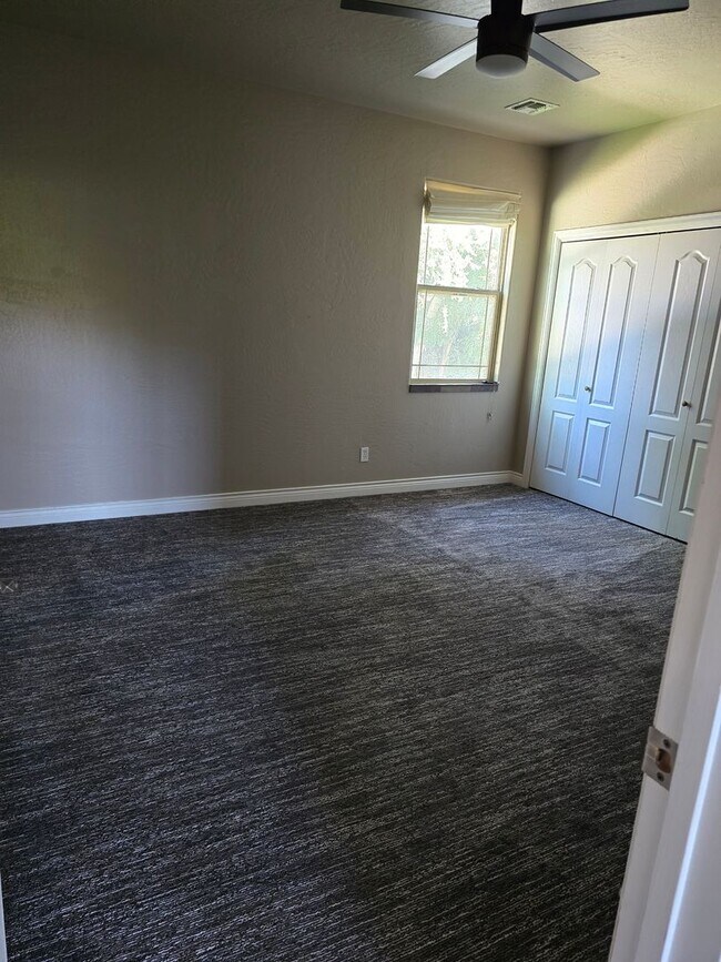 Building Photo - Beautiful 3-Bedroom Home with Scenic Views in the Redlands