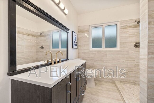 Building Photo - 1425 Vía Soledad