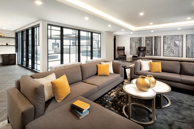 Building Photo - 79 Alexander St