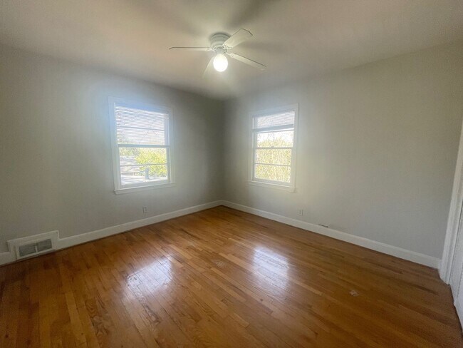 Building Photo - 426 Saluda Ave