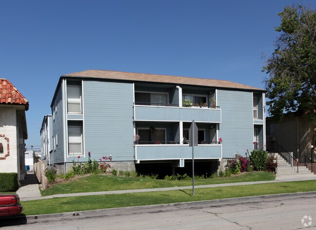 Primary Photo - 7025 Vassar Ave
