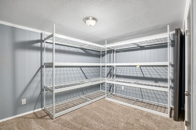 Building Photo - 4 Bedroom 3 Bathroom House-Available NOW!