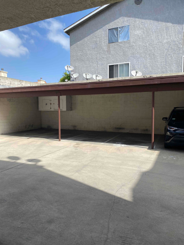 Building Photo - 4063 W 130th St