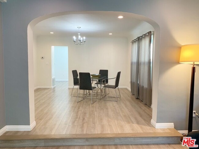 Building Photo - 1123 S Clark Dr