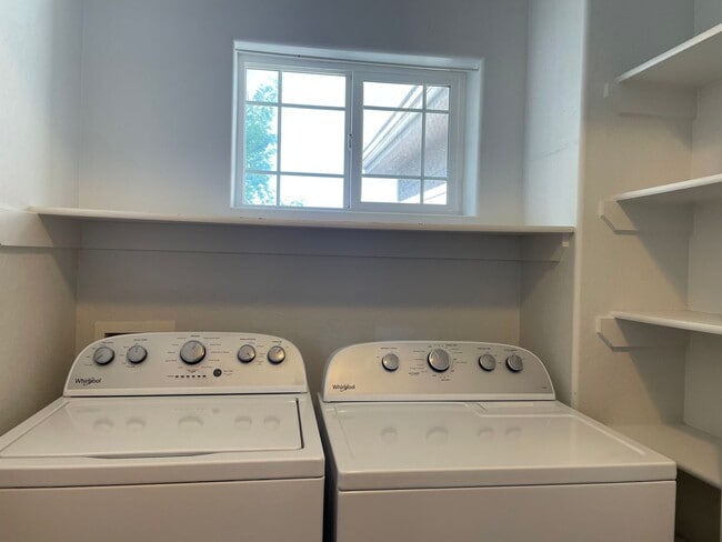 Building Photo - Beautiful 3 Bed, 2.5 Bath Home for Rent – Bright & Spacious in a Great Neighborhood