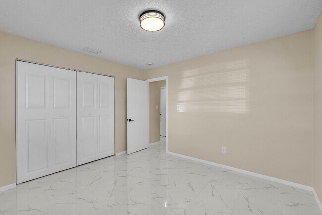 Building Photo - 2809 Jefferson Pkwy