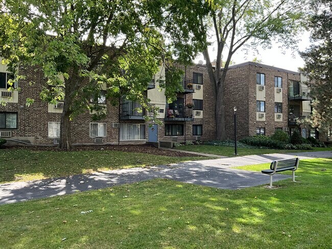 Building Photo - 1477 N Winslowe Dr