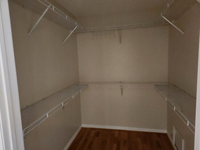 Building Photo - 3215 1st St SW