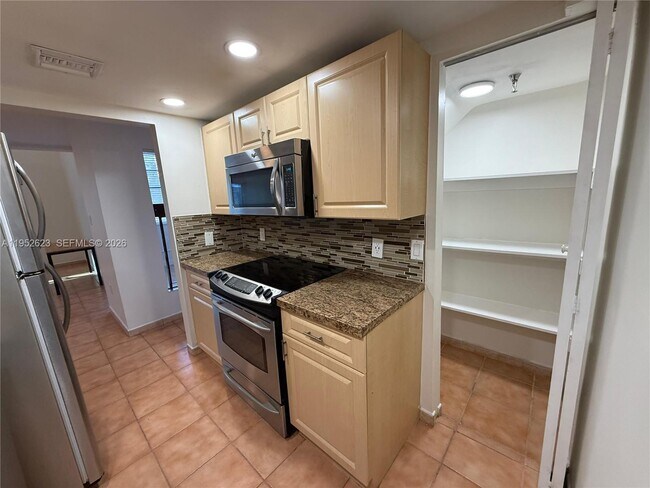 Building Photo - 10641 SW 108th Ave