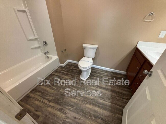 Building Photo - 2497 Deercove Ct.