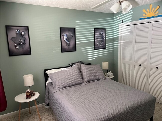 Building Photo - 600 Royal Palm Pl