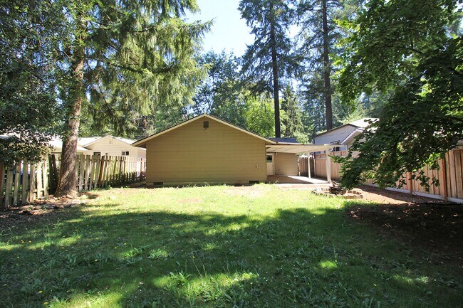 Building Photo - 16711 SW Lake Forest Blvd