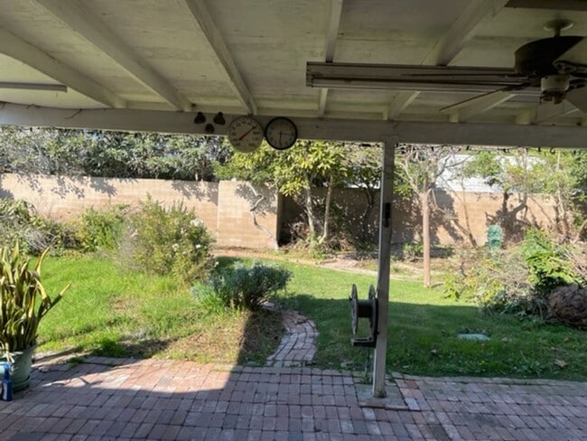 Building Photo - 3 bdr 2 bath Home on Huge lot.