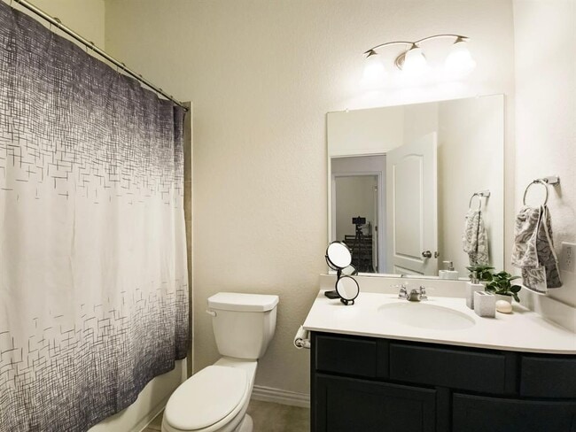 Building Photo - 627 Pheasant Hill Ln