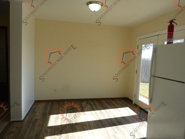 Building Photo - 3 Bed 2 Bath - Close to Clovis High