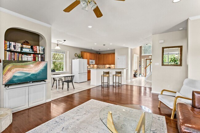 Building Photo - 5950 Mesa Verde Cir