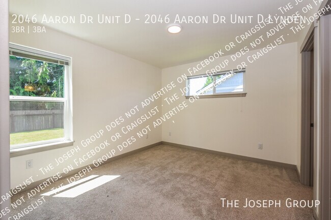 Building Photo - 2046 Aaron Dr