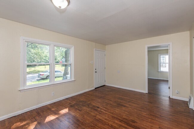 Building Photo - 6325 Jefferson Ave