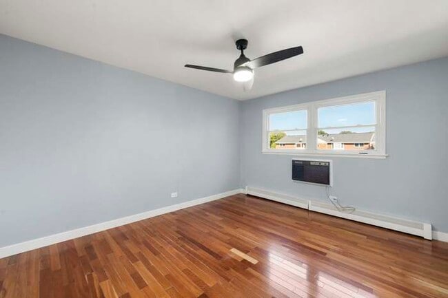 Building Photo - 514 W Miner St