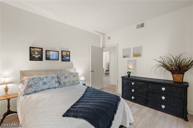 Building Photo - 9050 Las Maderas Dr