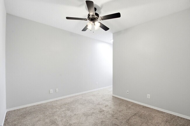 Building Photo - 930 Sterling Creek Cir