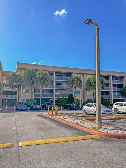 Building Photo - 17000 NW 67th Ave