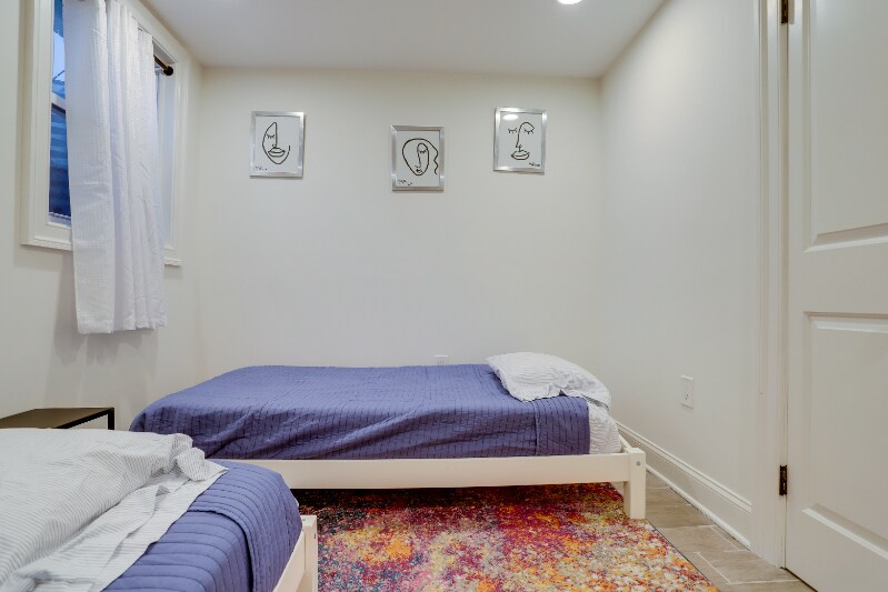 Building Photo - 335 Division Ave NE