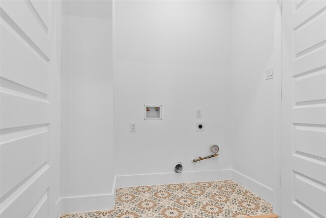 Building Photo - 6186 Eastland St