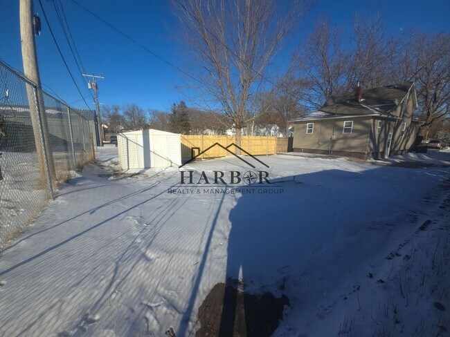 Building Photo - 1st month free with 13 month lease!