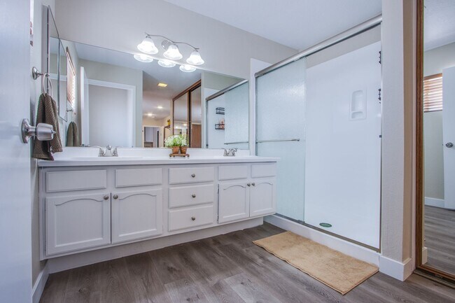 Building Photo - Spacious, Stylish, and Fully Furnished – L...