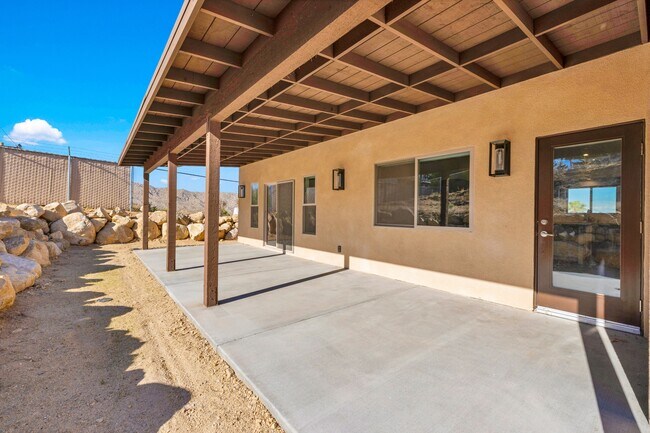 Building Photo - 7760 Arrowhead Dr