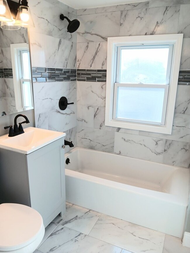 Building Photo - Spacious 4-Bedroom Home with Modern Upgrades