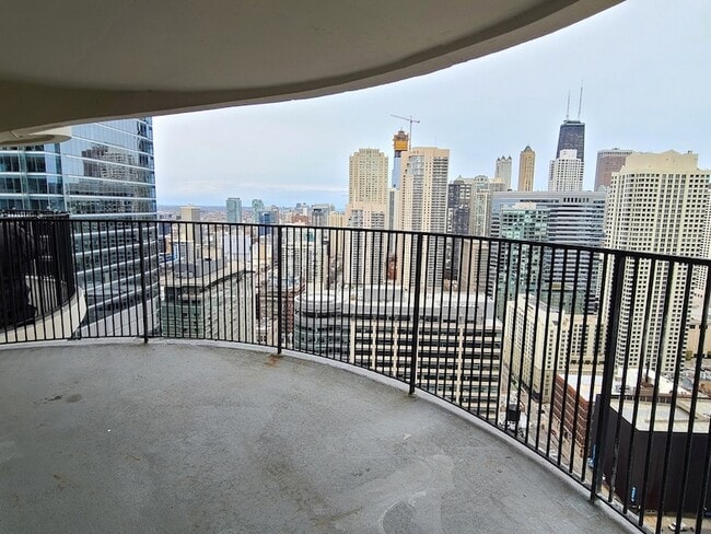 Building Photo - 300 N State St