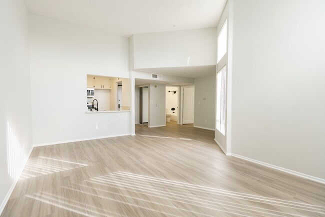 Interior Photo - 315 South Virgil Ave