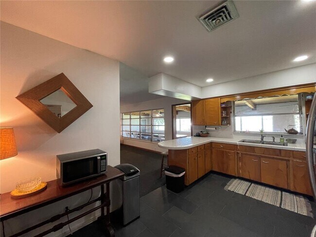 Building Photo - 879 S Terrace Dr