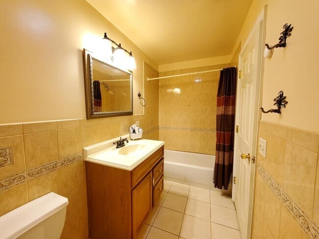 Building Photo - 27 Jewett Ave