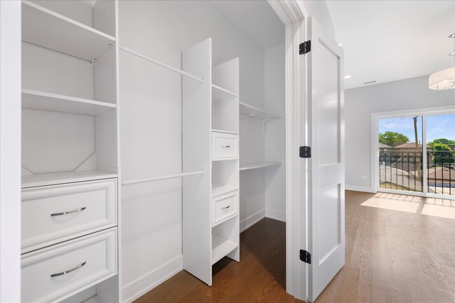 Building Photo - 6241 S Woodlawn Ave