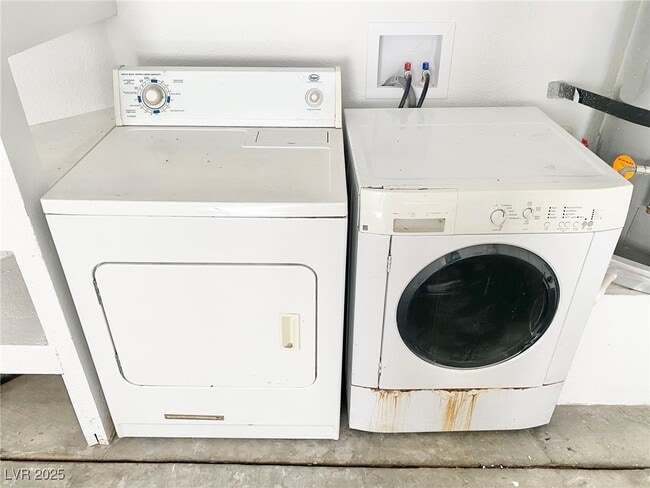 Building Photo - 4420 Faberge Ave